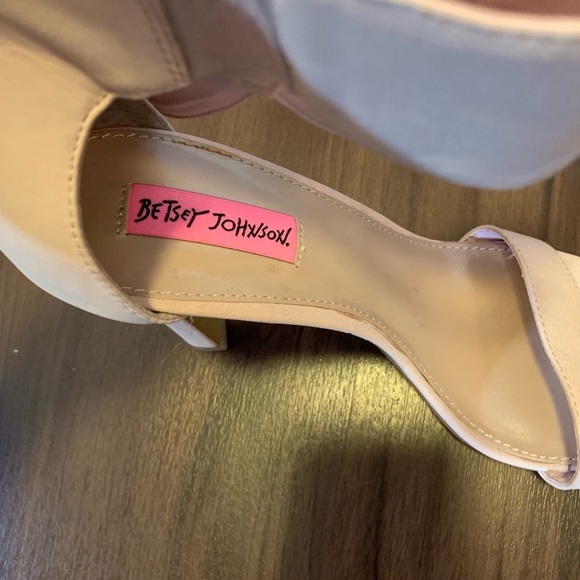Betsey Johnson Size 9 Pink Heels - Picture 7 of 8